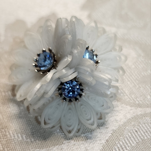 CORO Vintage 50's Rare Silver Plated 3D Flower Clip On Earrings - Picture 6 of 16